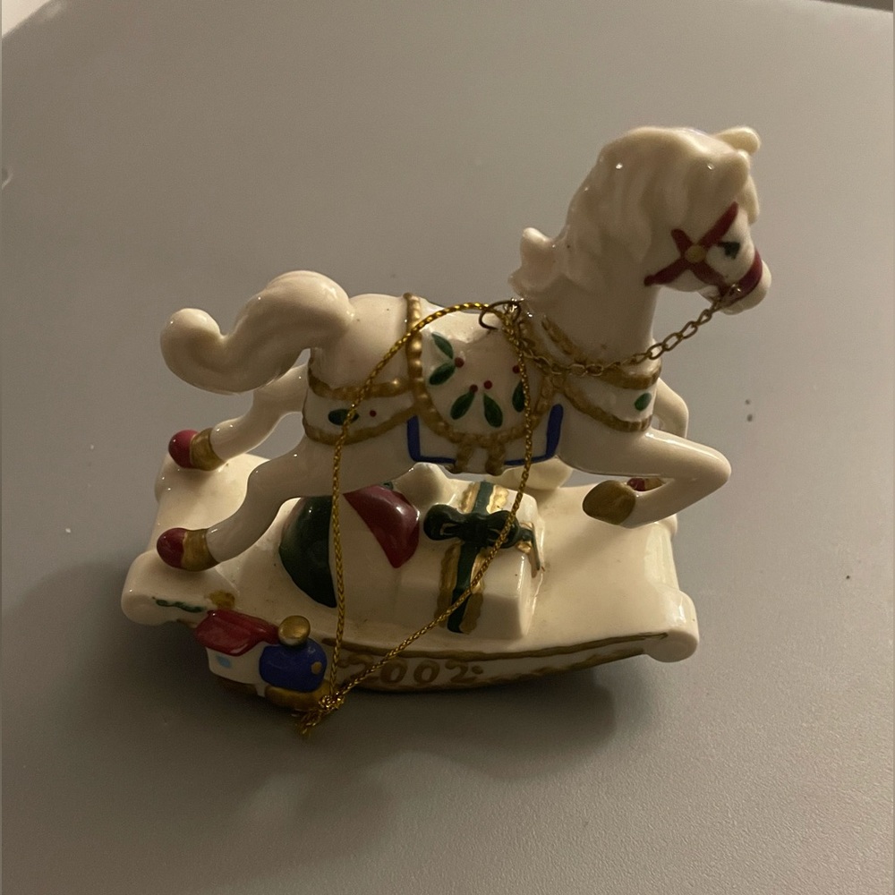 Vtg 2002 Rocking Horse Holiday Treasures Avon porcelain ornament not working